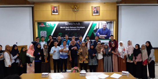 Seminar FTI  "Meniti Karir sebagai Developer di Era Industri 4.0"